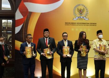 Jadi Pejuang Etika DPR RI, Ono Surono Mendapat Anugerah MKD Awards 2022