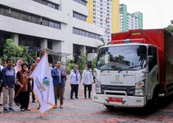 Mensos Risma Lepas 50 Ton Beras Donasi untuk Gempa Cianjur