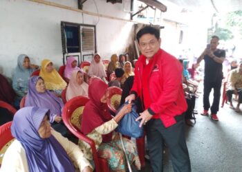 Abdy Berikan Bantuan ke Warga di Dua Desa di Majalengka