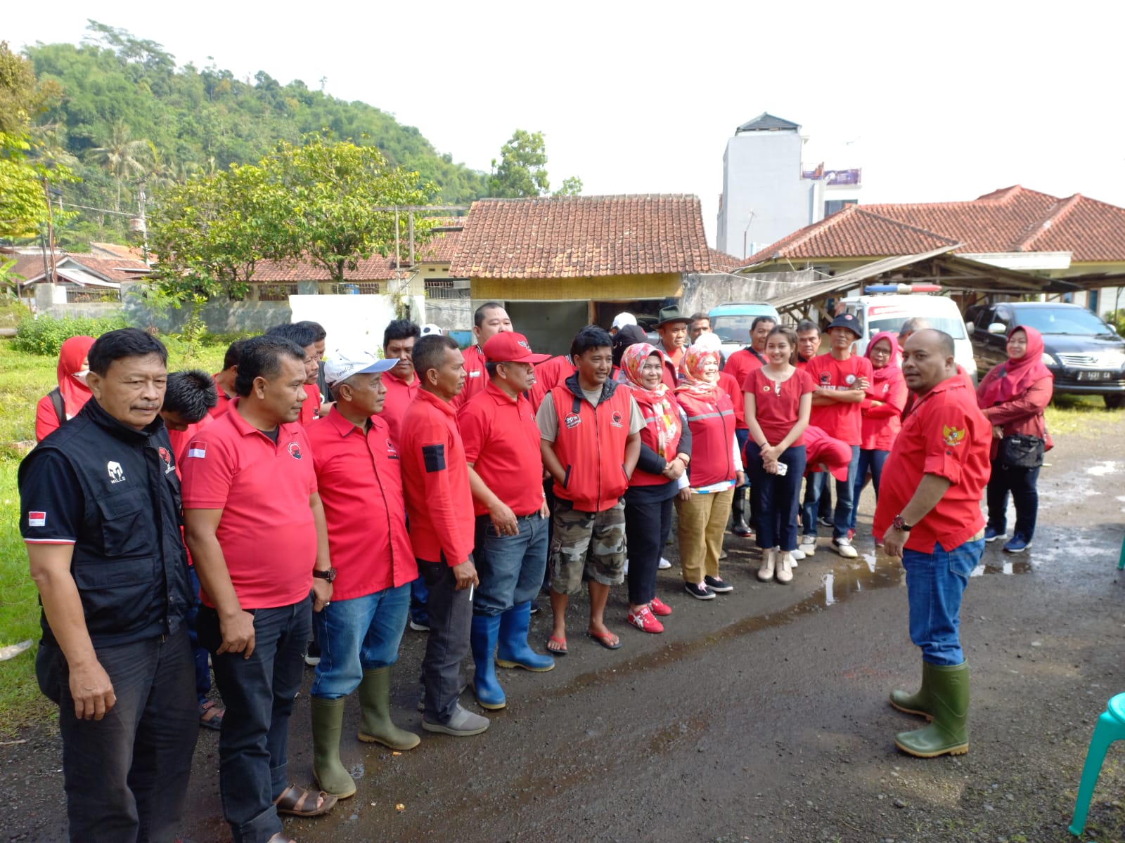 Gotong Royong Dpc Pdi Perjuangan Sumedang Lakukan Penghijauan Nasional