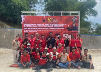 Peringati HUT PDI-Perjuangan Ke-50 Th, DPC PDI-Perjuangan Garut Gelar Penanaman Pohon, Bersih-bersih Sungai dan Berikan Santunan Pada Lansia