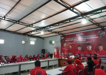 Peringati Ulang Tahun Ketua Umum ke 76, PDI Perjuangan Kabupaten Bogor Bagikan Makanan Sehat 