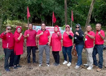 DPC PDI Perjuangan Kabupaten Purwakarta Melaksanakan Penanaman Pohon Dan Bersih Sungai Air Warga