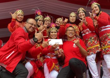 PDI Perjuangan Kota Bandung Juara 1 Lomba Senam SICITA Jabar Bangkit ASIK