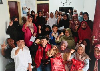 Jumat Berkah, PDI Perjuangan Cimahi Bagikan Ratusan Sembako Kepada Warga Lansia.