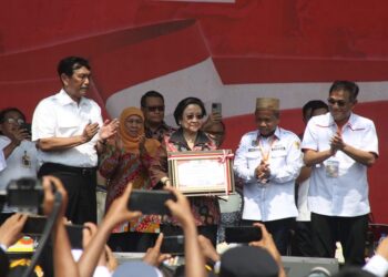 9 Tahun UU Desa, Megawati Dapat Penghargaan Tokoh Penggerak Gotong Royong Desa