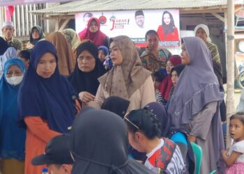 DPC PDI Perjuangan Kota Sukabumi Dampingi Ribka Tjiptaning Lakssnakan Pengobatan Gratis Di 33 Kelurahan