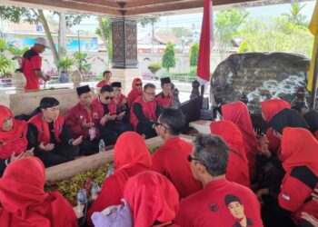 Menyambut Bulan Suci Ramadhan, Banteng Kota Cimahi Adakan Ziarah ke Makam Proklamator