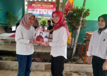 Ineu Purwadewi Berikan Paket Lebaran Kepada Pelaku UMKM di Tanjungsari Kabupaten Sumedang