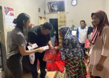 Jelang Idulfitri, Ketua DPC PDI Perjuangan Garut Beri Santunan Anak Yatim, Duafa dan Lansia di Haurpanggung