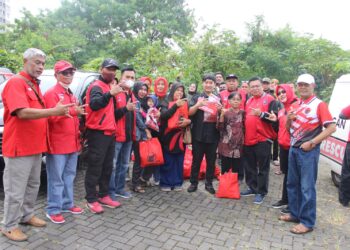 Sambut Hari Raya Idul Fitri, DPC PDI Perjuangan Kota Cimahi Bagikan Paket Sembako Kepada Pengurus di Dapil IV