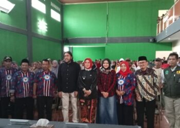 Dapat Info Melalui Medsos Terkait Jalan Rusak di Kabupaten Cirebon, Ono Surono Langsung Respon