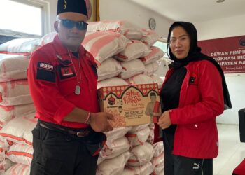 DPC PDI Perjuangan Bandung Barat Salurkan 20 Ribu Paket Sembako Untuk Pengurus dan Warga