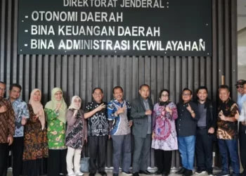 Anggota Pansus III DPRD Jabar Hj Ijah Hartini Bahas 2 Ranperda Bersama Dirjen Otda Kemendagri RI