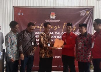 PDI Perjuangan Kabupaten Bandung Daftarkan Bacaleg ke KPUD Kabupaten Bandung