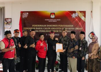 Banteng Cimahi Kompak Mengantarkan 45 Bacaleg ke KPU Kota Cimahi