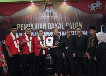 Diiringi Berbagai Kesenian Tradisional, PDI Perjuangan Kabupaten Subang Serahkan Berkas Pengajuan Bacaleg ke KPU