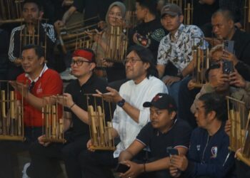 Sambangi Saung Udjo, Ganjar Pranowo Mendapat Gelar Kehormatan