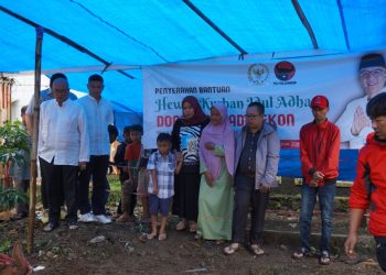 DPC PDI Perjuangan Kabupaten Tasikmalaya Serahkan Bantuan Kurban pada Masyarakat
