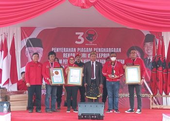 PDI Perjuangan Kabupaten Bogor Terima Penghargaan MURI dan LEPRID