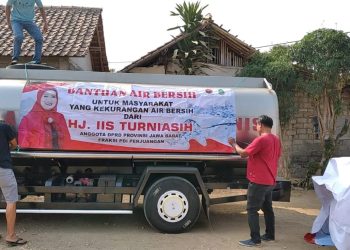 DPRD Jabar, Iis Turniasih Bantu Pasok Air Bersih ke Masyarakat Plered