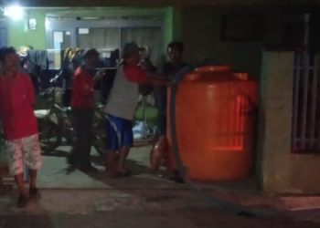 Dampak Kekeringan Panjang, Ineu Purwadewi Salurkan Air Bersih Kepada Masyarakat Desa Cijambe, Kecamatan Paseh Sumedang