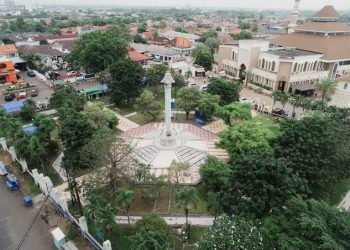 DPRD Jabar Hj Iis Turniasih Soroti Kondisi Alun-alun Kabupaten Karawang