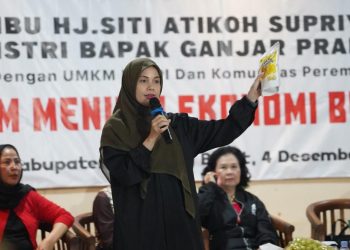 Safari Politik Ibu Siti Atiqoh Pranowo di Jabar, Ziarah Makam Mama Gelar Hingga Mondok Bersama Santri