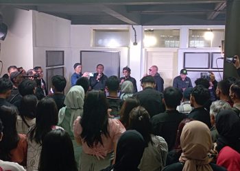 Bertemu Anak Muda Saat Kampanye di Bandung, Mahfud : Panggil Saja Uwa