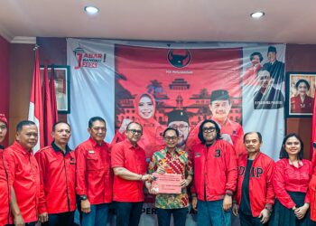 PDI Perjuangan Jawa Barat Serahkan KTA Untuk Dandan Riza Wardhana dan Raendi Rayendra