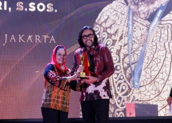 Terima Lifetime Achievement Award dari Dekopin, Ono Surono Dorong Pembentukan Koperasi Berbasis Ekonomi Rakyat