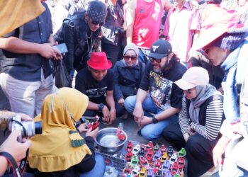 Sambangi Pasar Kaget Baleendah, Ono Surono dan Rombongan Preman Pensiun Disambut Meriah Masyarakat