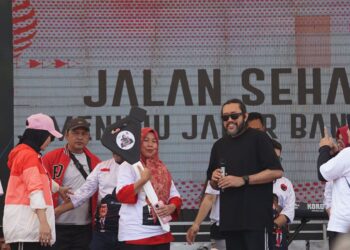 Ribuan Warga Ikuti Jalan Sehat Jabar Bangkit Bersama Ono Surono
