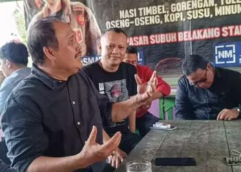 Bernostalgia, Jeje Wiradinata Makan Siang di Warteg Pasar Manis Ciamis