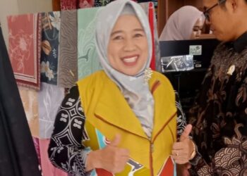 Komisi V DPRD Jabar Kunjungi Griya Harapan Difabel, Diah Fitri Maryani Coba Kreasi Membatik Penyandang Disabilitas