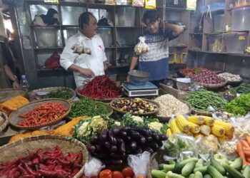 Serap Aspirasi Pedagang, Calon Gubernur Jeje Wiradinata Keliling Pasar di Kota Bandung