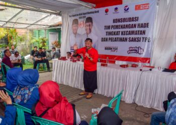 Sambangi Ratusan Warga Batujajar, Jeje – Ronal Disebut Pasangan Ideal Untuk Jawa Barat