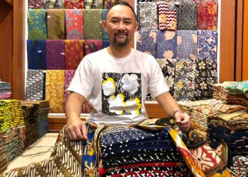 Ronal Surapradja, Pelestari Budaya Lewat Karya di Industri Kreatif