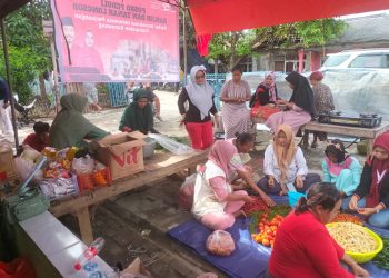 Baguna PDI Perjuangan Karawang Distribusikan 1500 Paket Makanan untuk Warga Terdampak Banjir