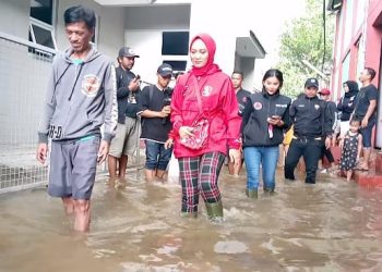 DPC PDI Perjuangan Kabupaten Bandung Salurkan Bantuan untuk Korban Banjir