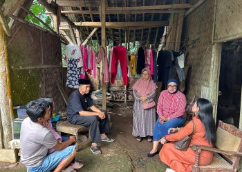 DPRD Jabar Ika Siti Salurkan Bantuan Rutilahu untuk Warga Kuningan